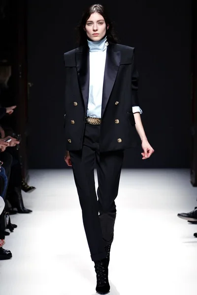 Look 3